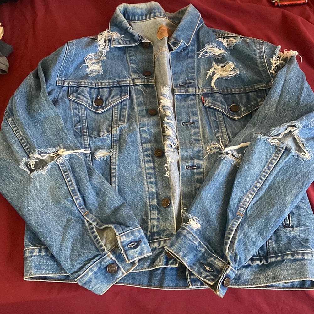 Vintage Grunge 90s Levi Medium Dark Wash Oversized Denim Shredded Jacket